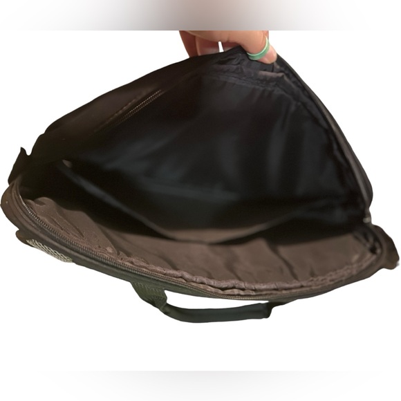 Targus CVR200 Slip Labtop / Notebook Case - Picture 8 of 12